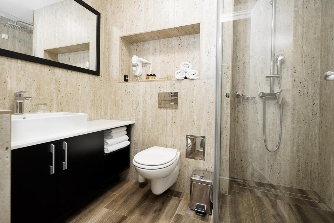 Hotel Srbija Lux Стара Пазова Екстериор снимка