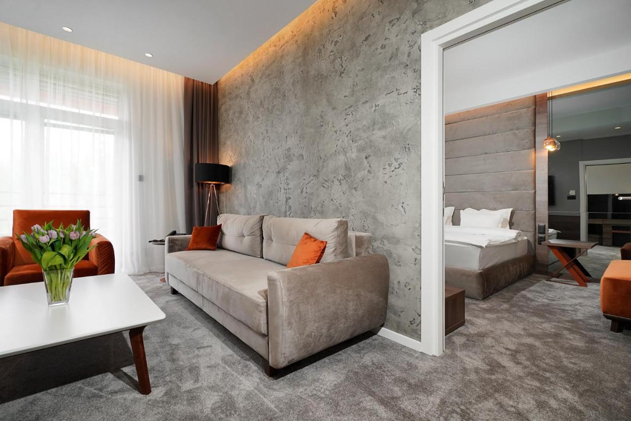 Hotel Srbija Lux Стара Пазова Екстериор снимка