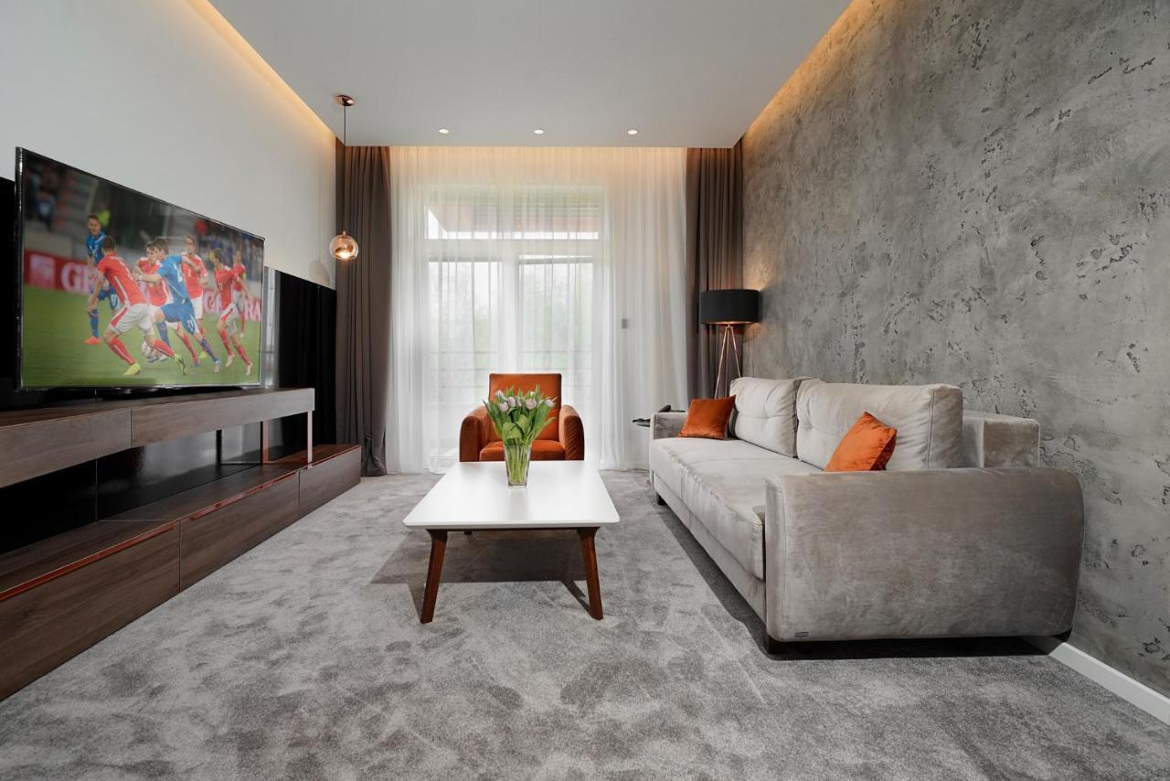 Hotel Srbija Lux Стара Пазова Екстериор снимка