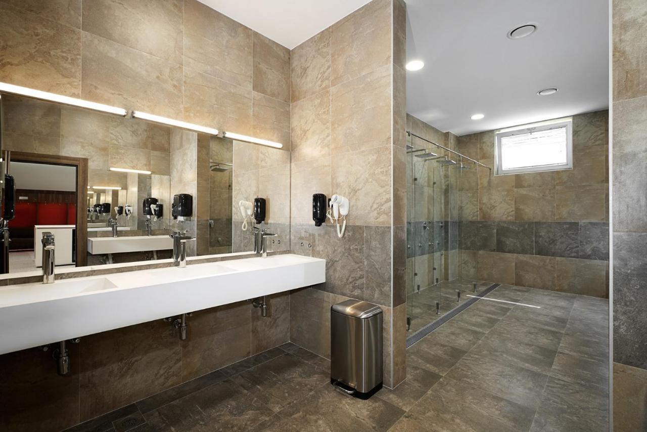 Hotel Srbija Lux Стара Пазова Екстериор снимка