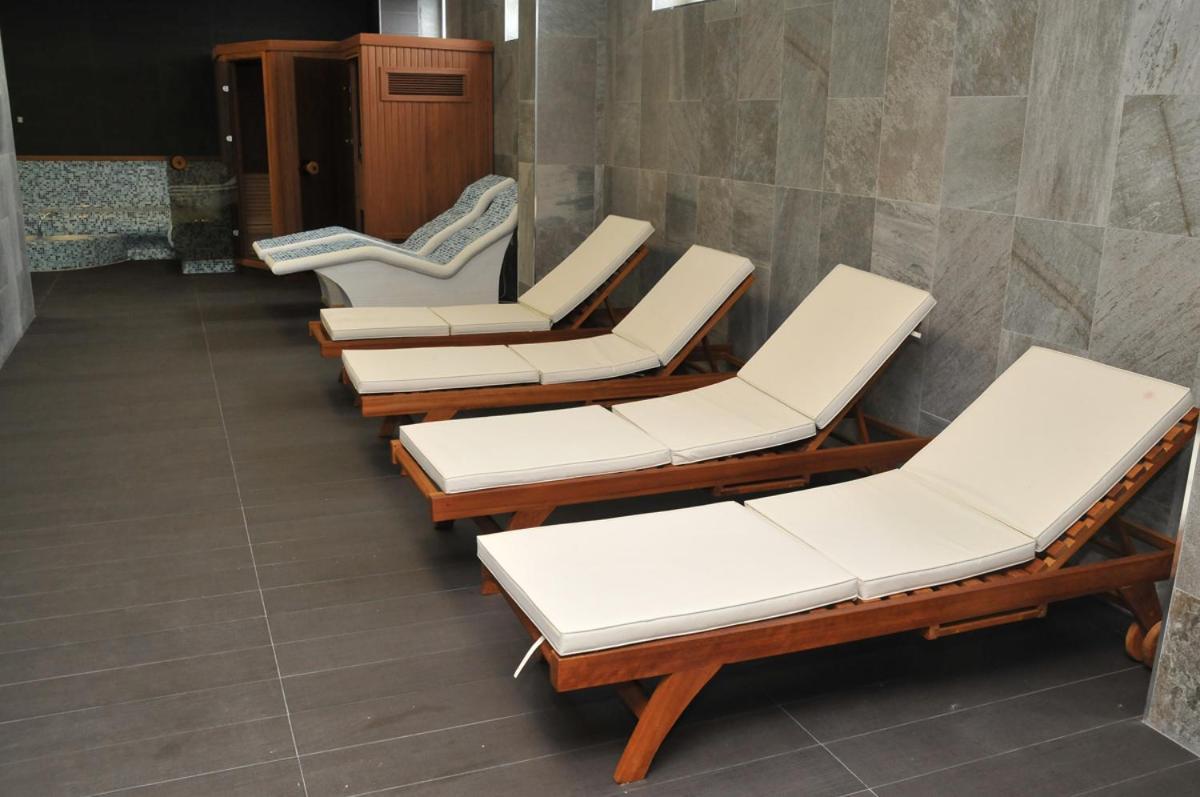 Hotel Srbija Lux Стара Пазова Екстериор снимка