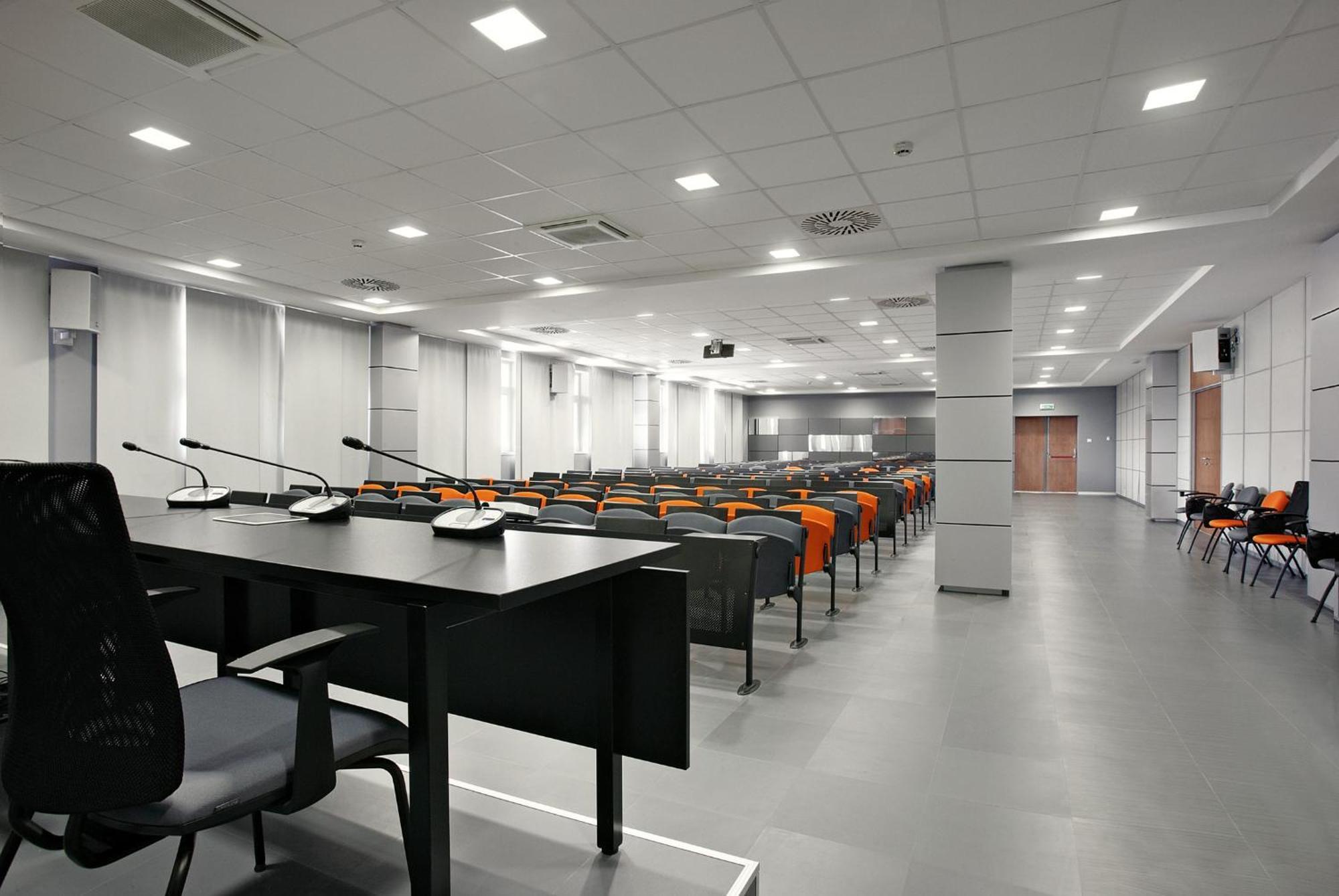 Hotel Srbija Lux Стара Пазова Екстериор снимка