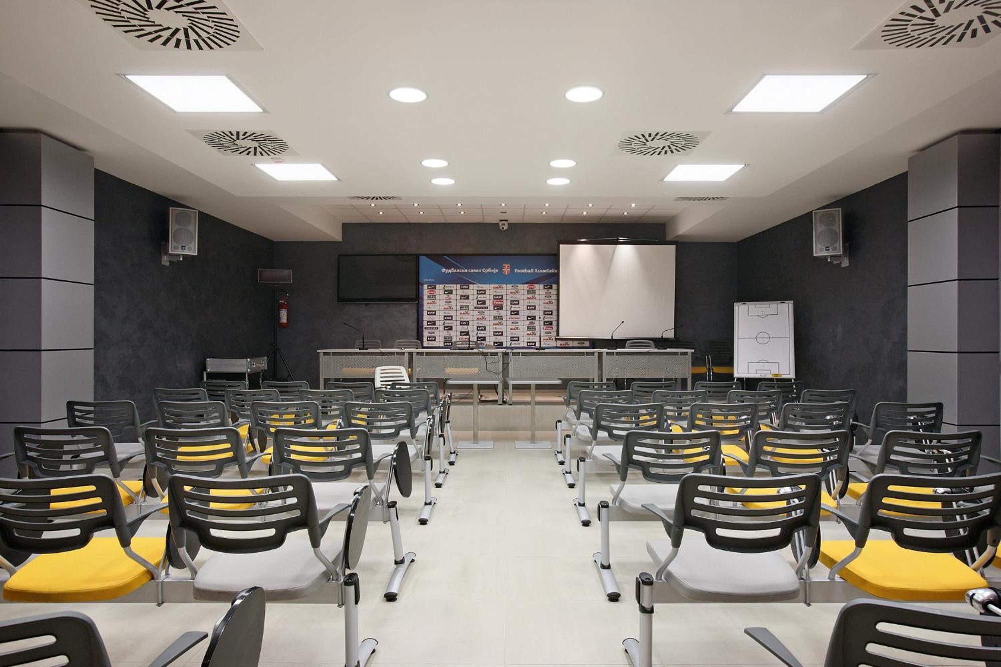 Hotel Srbija Lux Стара Пазова Екстериор снимка