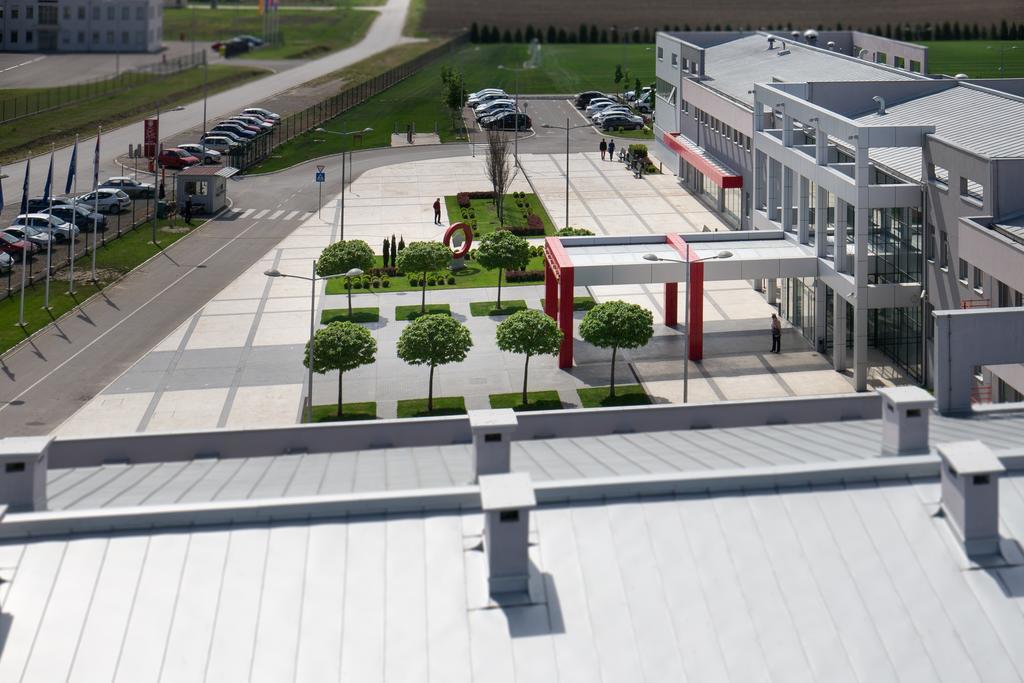 Hotel Srbija Lux Стара Пазова Екстериор снимка