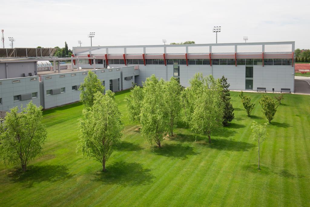 Hotel Srbija Lux Стара Пазова Екстериор снимка